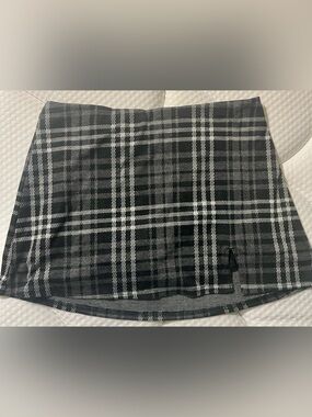 Black and White Plaid Knit Mini Skort